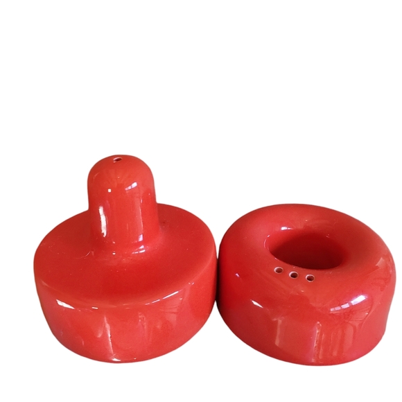 Vintage odd shaped Salt and Pepper Shakers - Picture 3 of 4